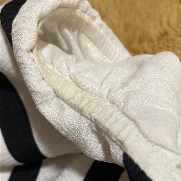 AKIRA Black and White Off-Shoulder Top - Picture 4 of 4